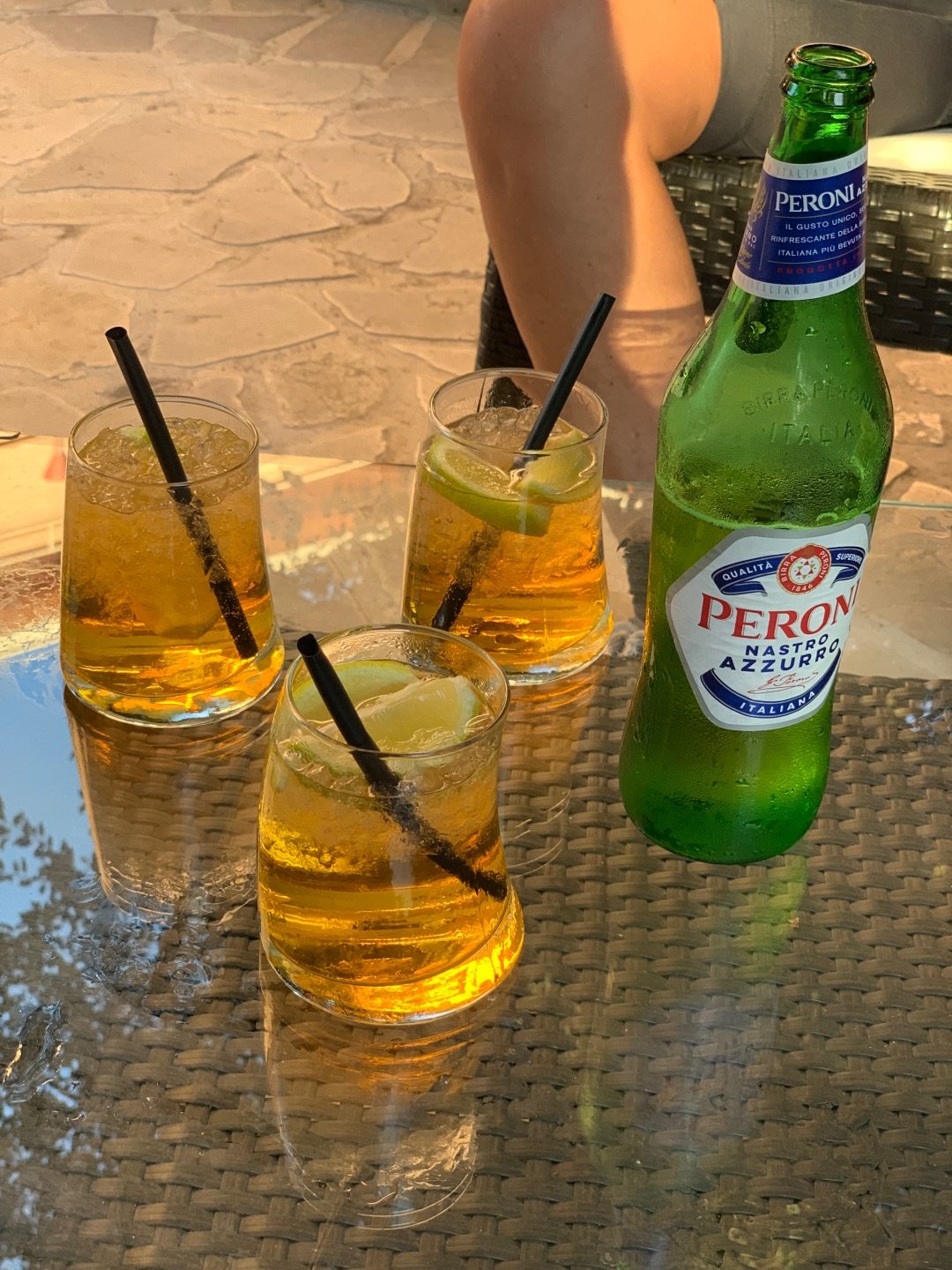 Peroni bier en Crodino met tonic water na een warme etappe van Bari naar Martina Franca