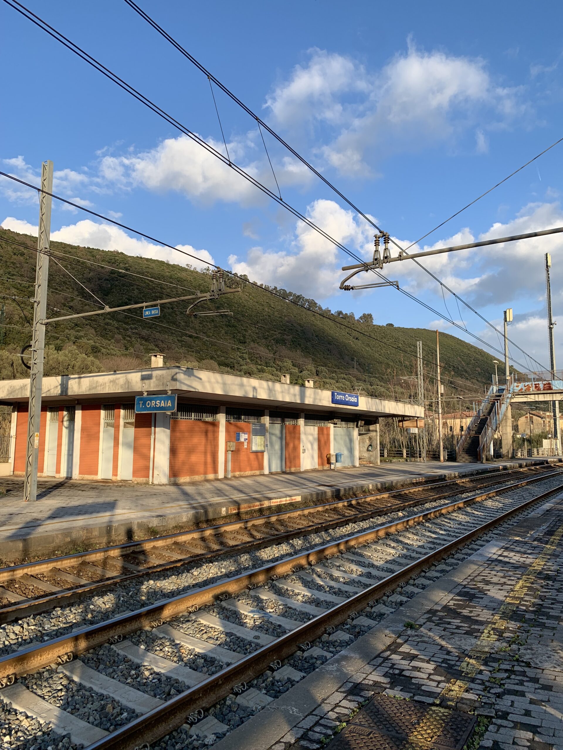Treinstation in Zuid-Italië, Campanië van Torre Orsaia
