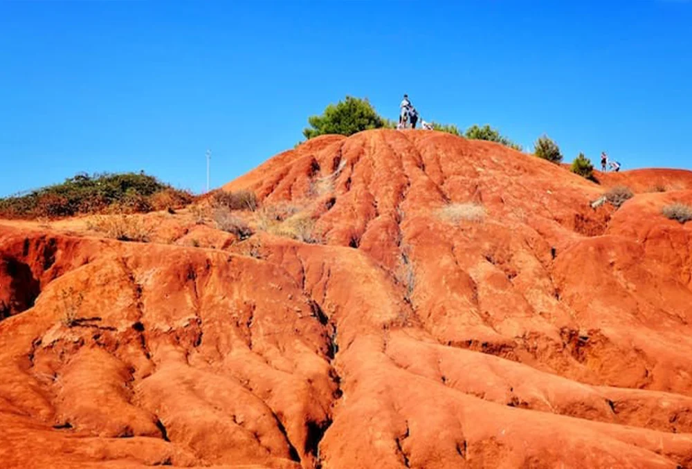 Bauxietgrot, cava di bauxite bij Otrnato in Lecce Puglia Italie