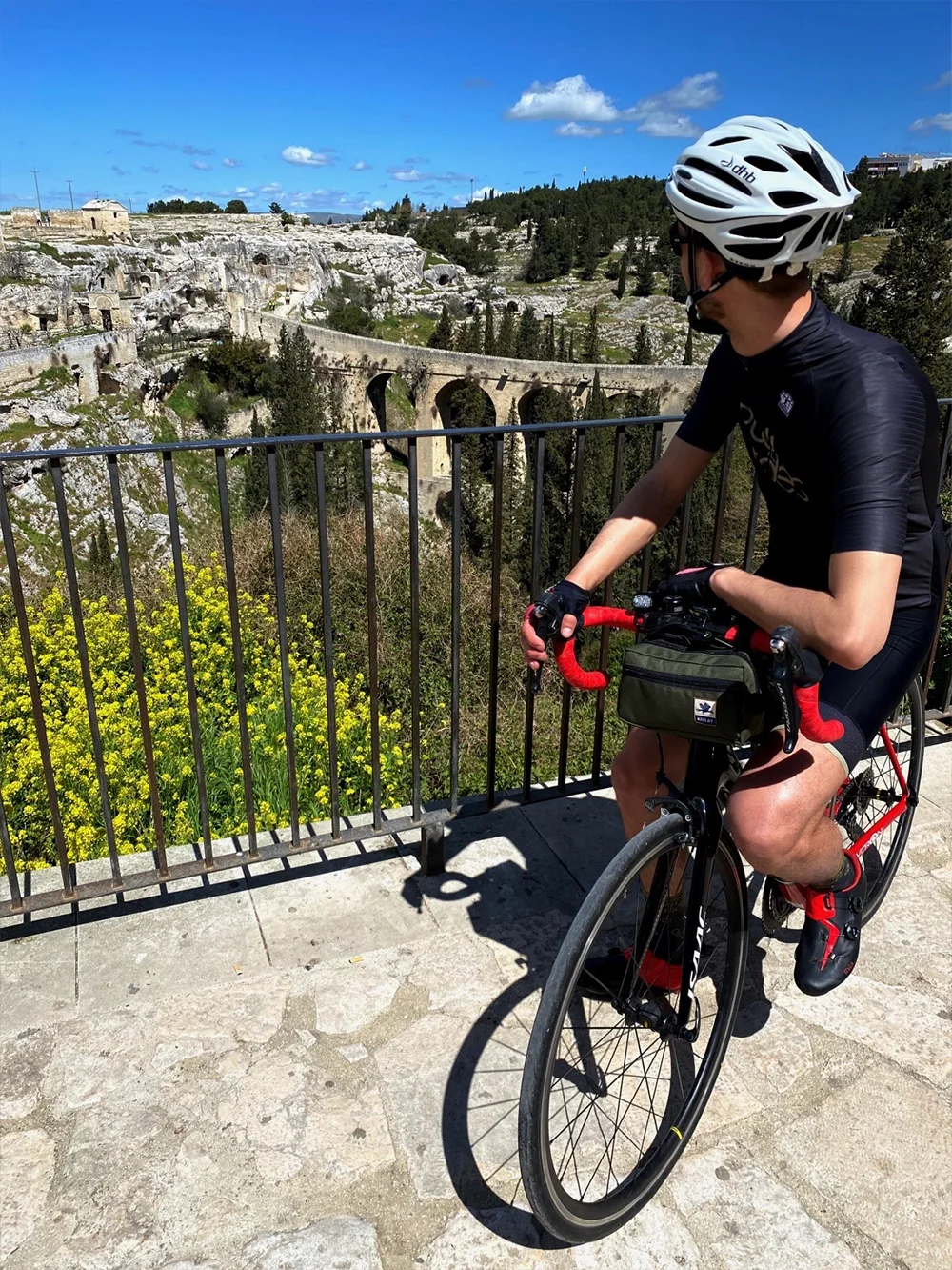 middeleeuwse-brug-gravina-italie