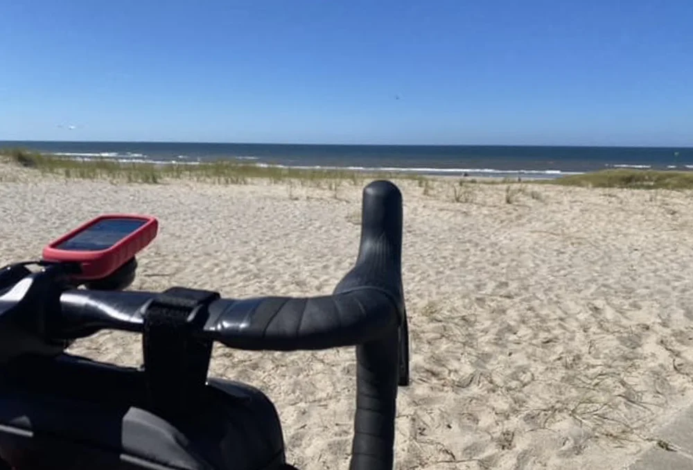 Racefiets strandroute kust