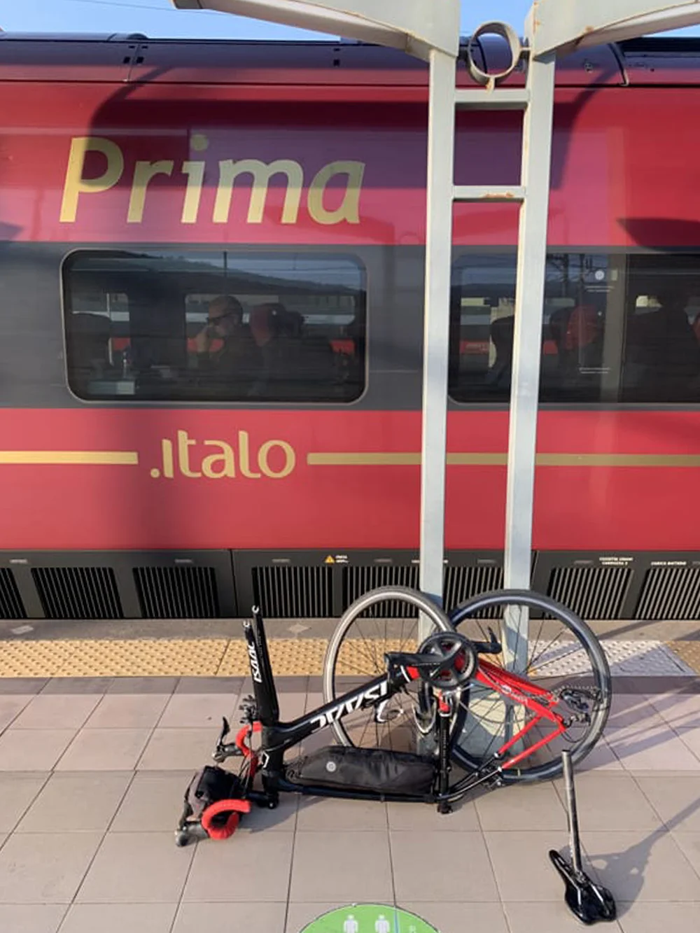Italotreno-buitenkant-met-fiets-uit-elkaar-scaled