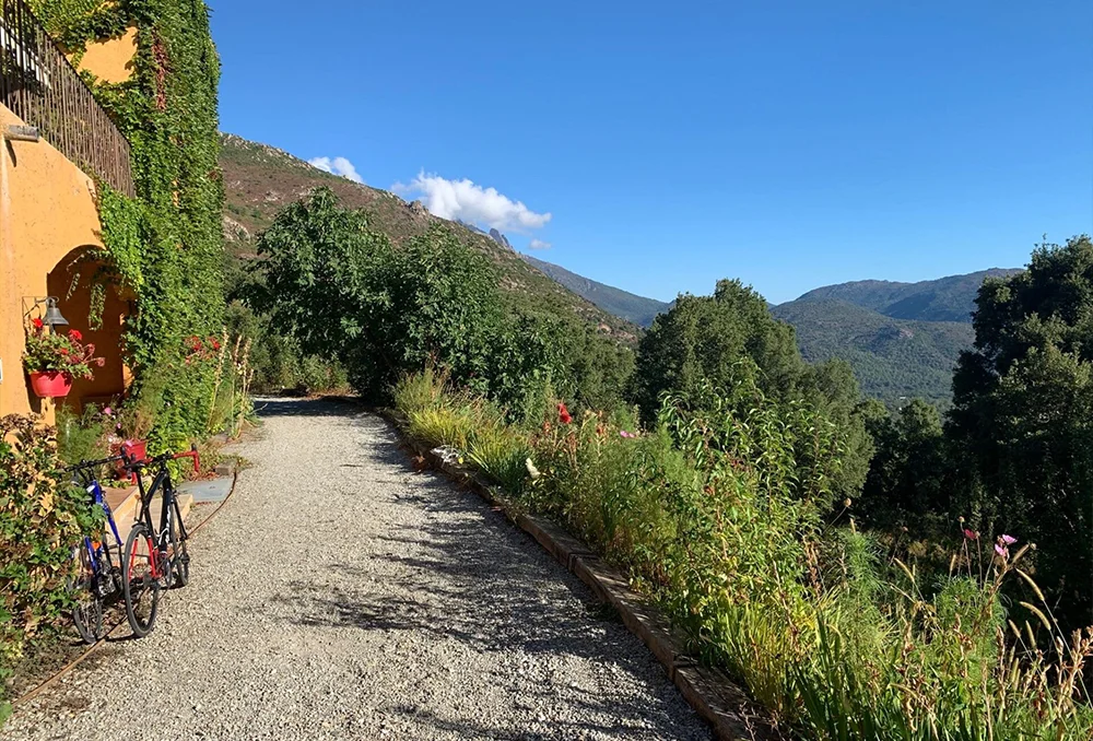 Uitzicht B&B Castirla op Corsica Uitzicht vanaf een B&B in Castirla het binnenland van Corsica
