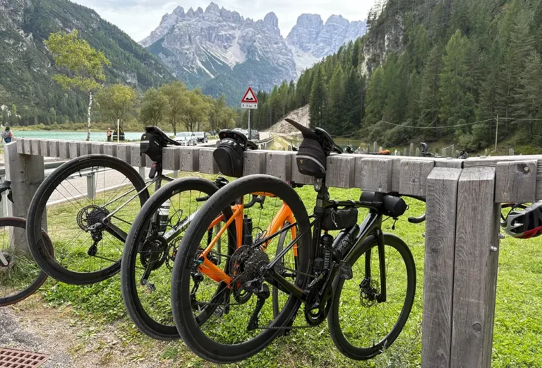 Racefietsen in de Dolomieten tijdens vakantie