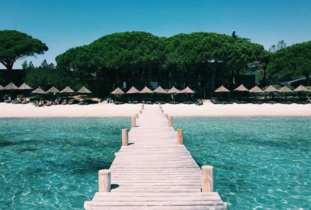Frankrijk strand Porte-Vecchio Corsica Het strand vanaf een steiger nabij Porte-Vecchio op Corsica